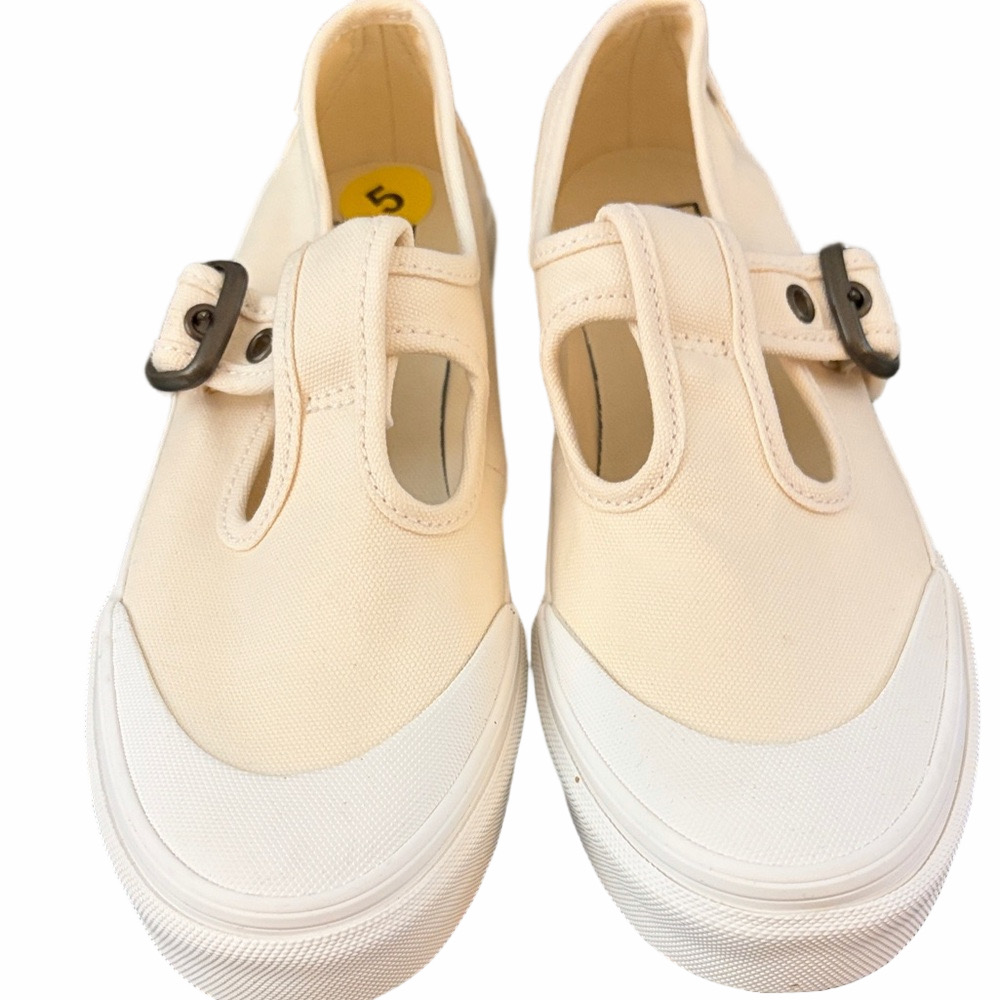 Vans NWT 5 style 93 Mary Jane Shoe in beige or classic white with buckle strap.